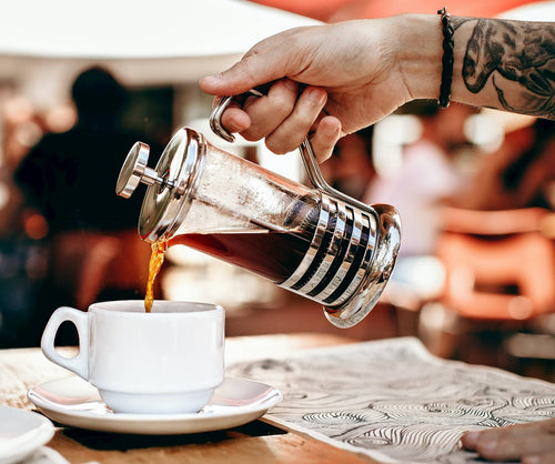 Hvordan brygge kaffe på presskanne